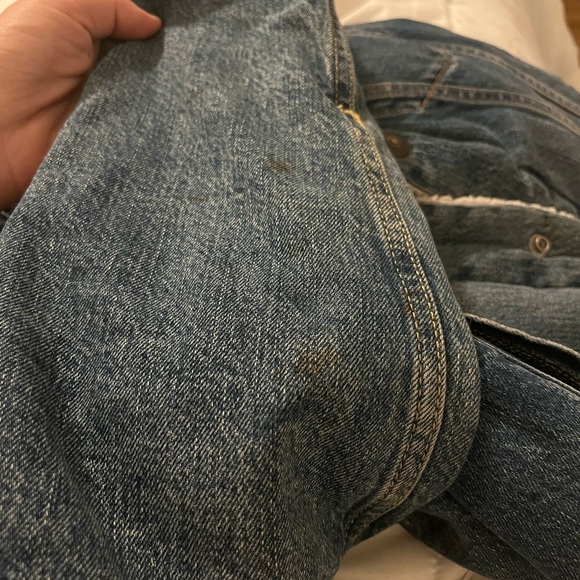 Medium Wash Levi’s Sherpa trucker jacket in size small! - Picture 5 of 5